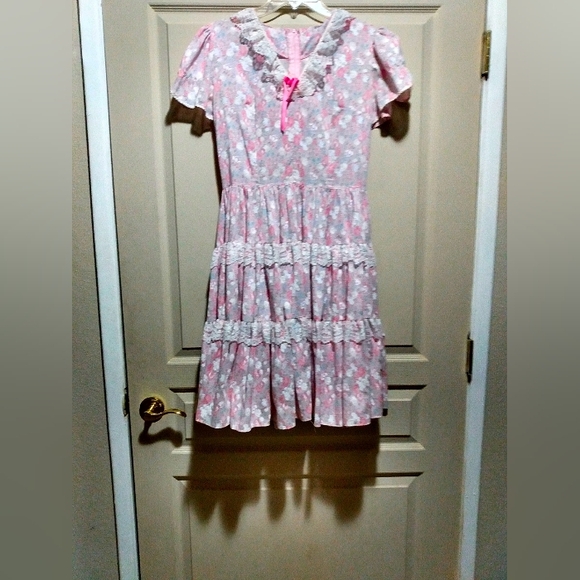 Vintage Floral Lace Dress. - Picture 2 of 4